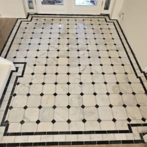 Wit marmer en donker hardsteen 20x20x1 / 4.8x4.8x1 octagon vloer/wandtegel