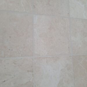Beige marmer anticato  20x20x1cm vloer / wandtegel