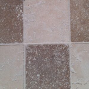 Travertin anticato beige en bruin 15x15x1 vloer/wandtegel