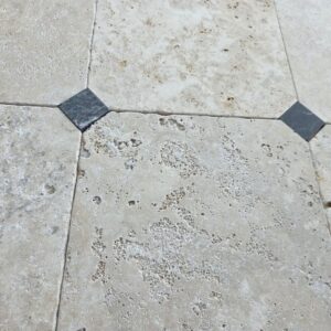 Colosseum beige travertin 30.5x30.5x1 / 4.8x4.8x1 octagon vloer/wandtegel