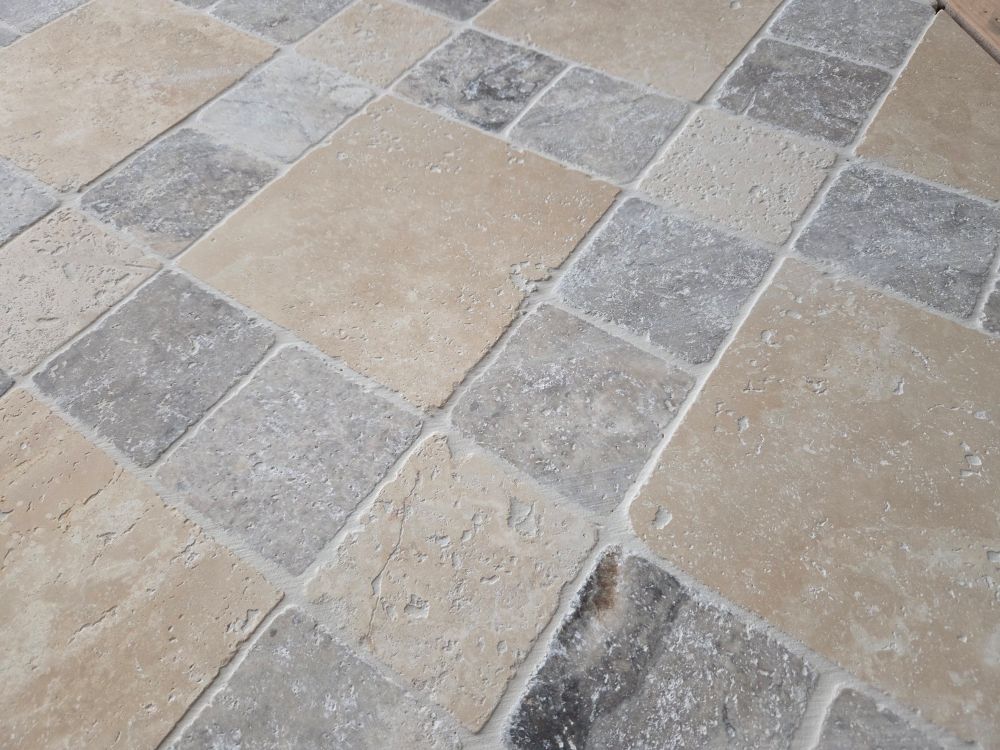 NH3 patroon grijs en beige travertin getrommeld vloertegel