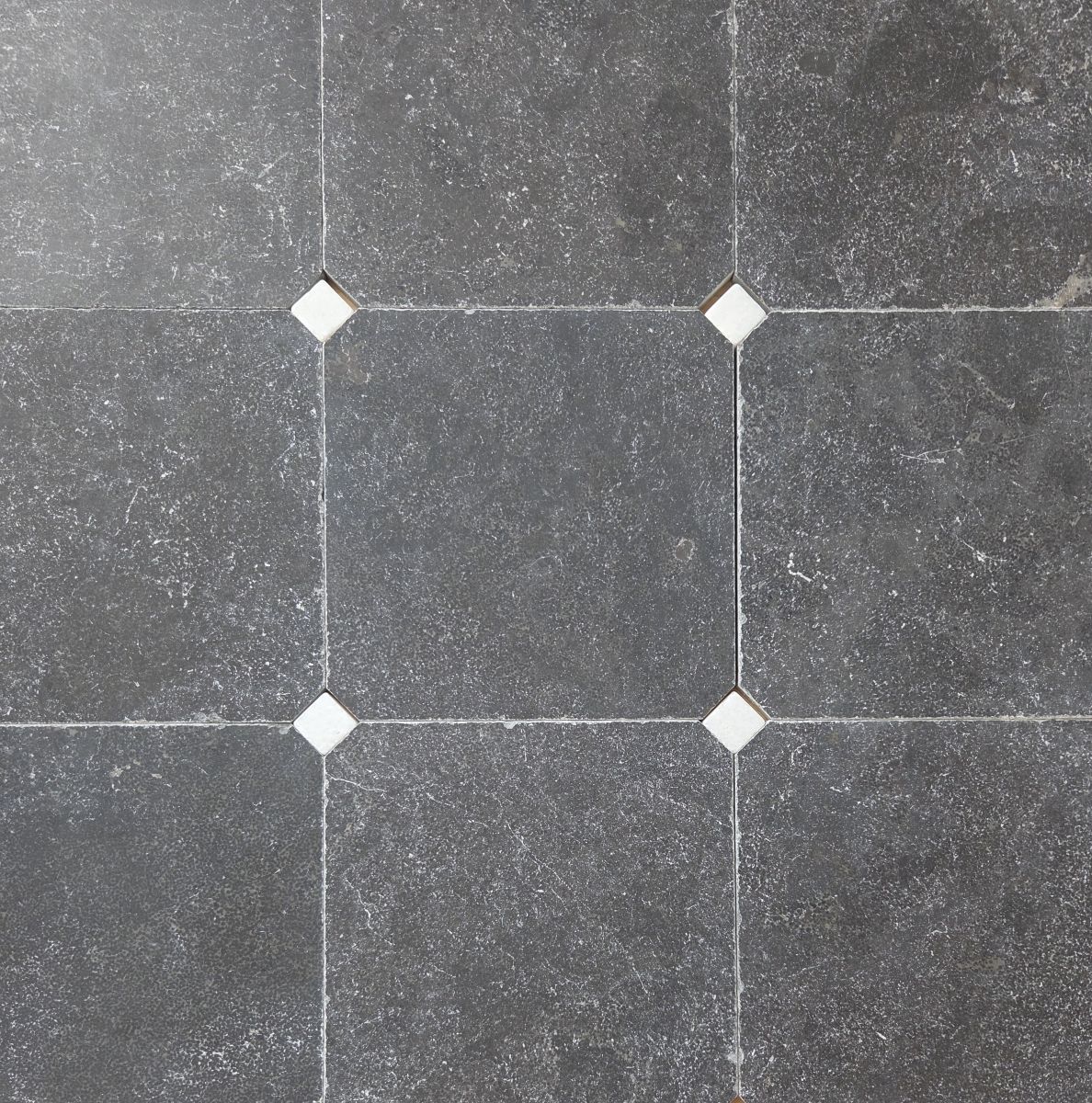 Donker hardsteen 20x20x1 / 2.3x2.3x1 octagon vloertegel
